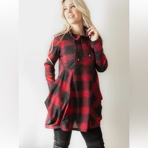 PURE ESSENCE plaid tunic, size medium. Red and black‎